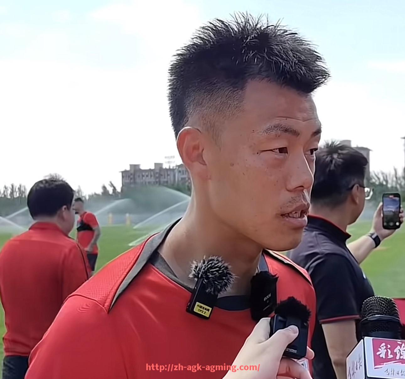 AG娱乐登录-现役英超联赛中最具知名度的球员及履历分析